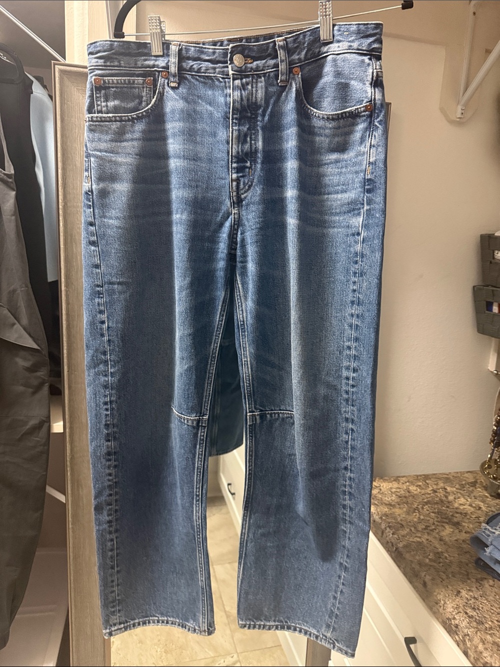 Madewell Barrel Leg Jeans in Medium Blue Wash size 28